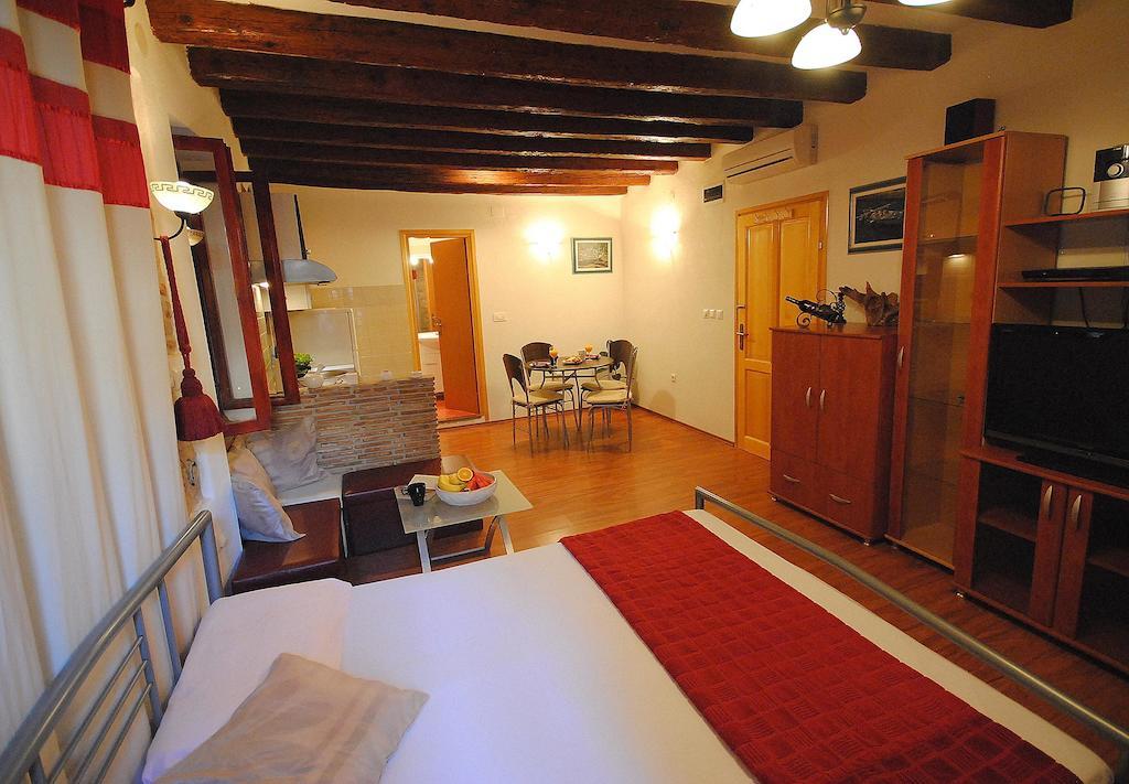 רוביני Guesthouse Ancient Stone חדר תמונה