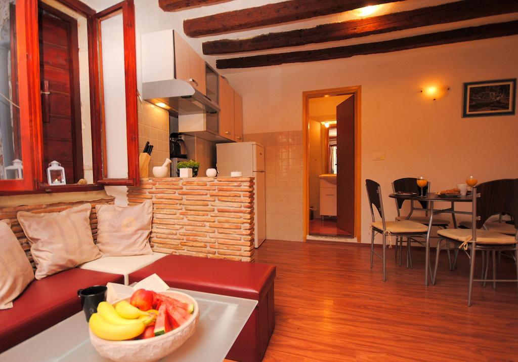 רוביני Guesthouse Ancient Stone חדר תמונה