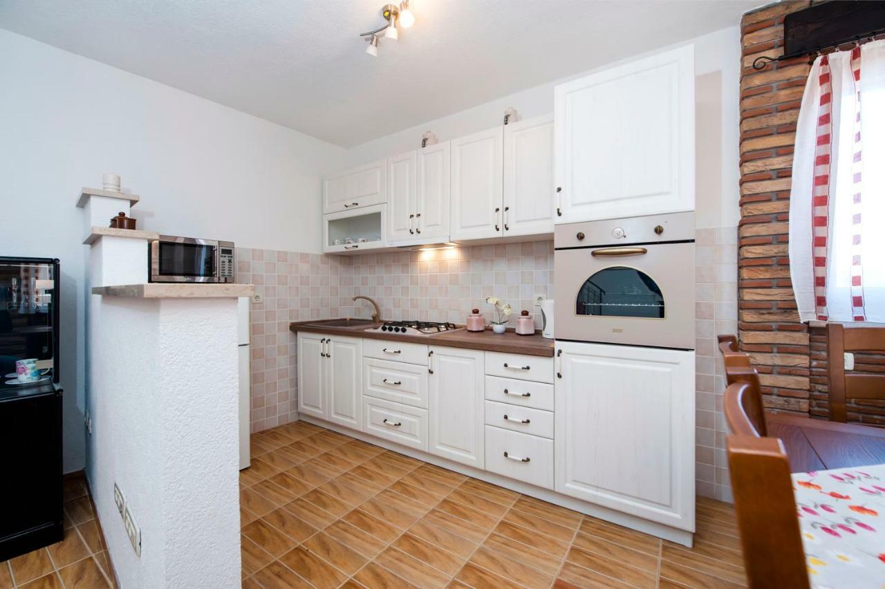 רוביני Guesthouse Ancient Stone מראה חיצוני תמונה