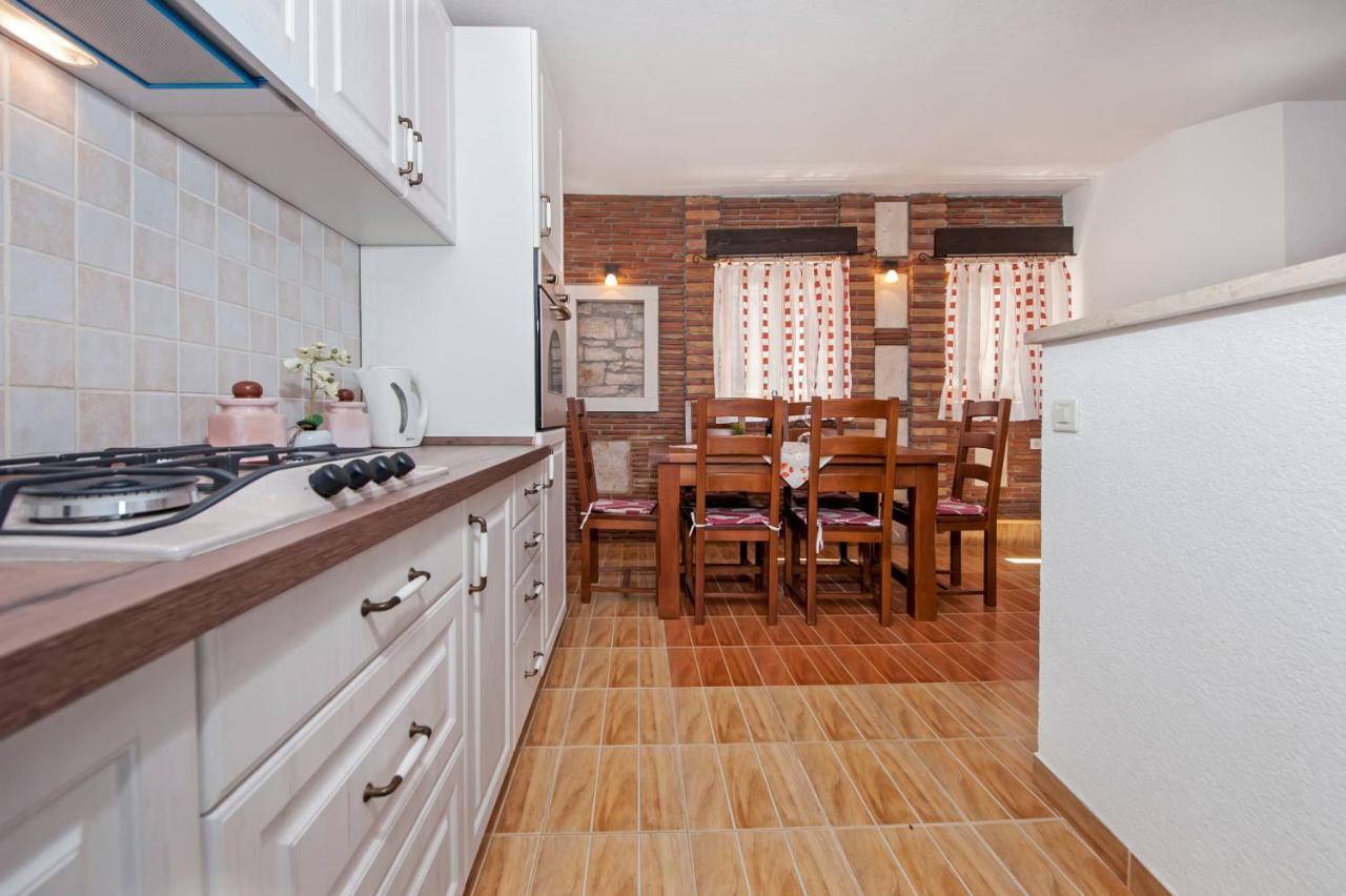 רוביני Guesthouse Ancient Stone מראה חיצוני תמונה