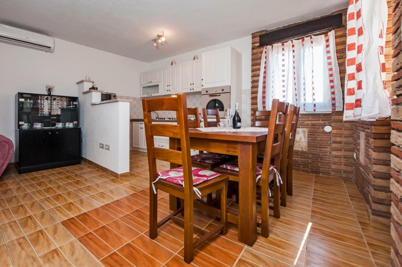 רוביני Guesthouse Ancient Stone מראה חיצוני תמונה